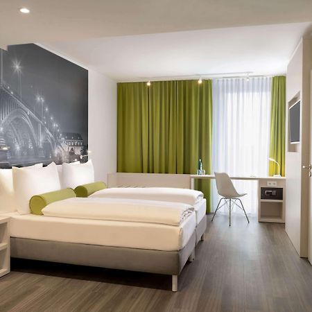 Super 8 By Wyndham Mainz Zollhafen Hotel Bagian luar foto